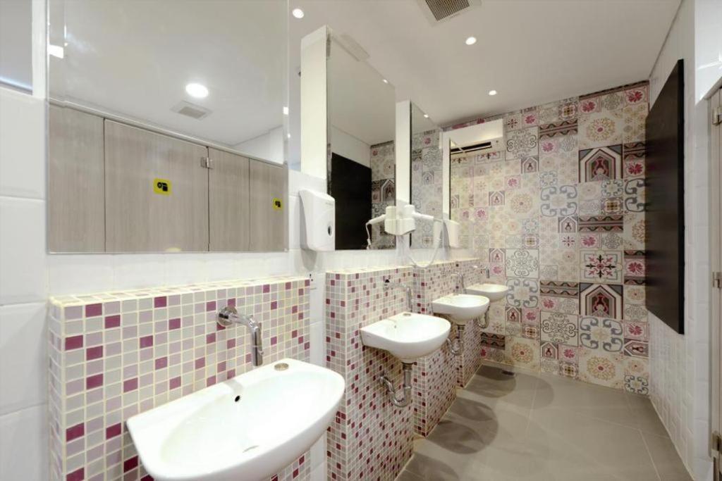 The Social House - Coliving & Hostel - Previously Known As Nomad Hostel ジャカルタ エクステリア 写真